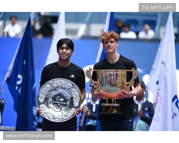 中网综合焦点：辛纳强势加冕男单冠军女单赛场连爆冷门引热议风潮